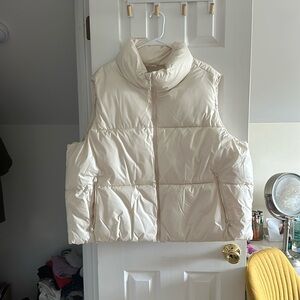Old Navy 3X cream puffer vest